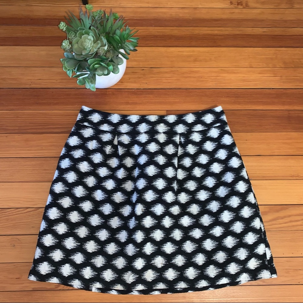 Banana Republic Black and white pattern skirt